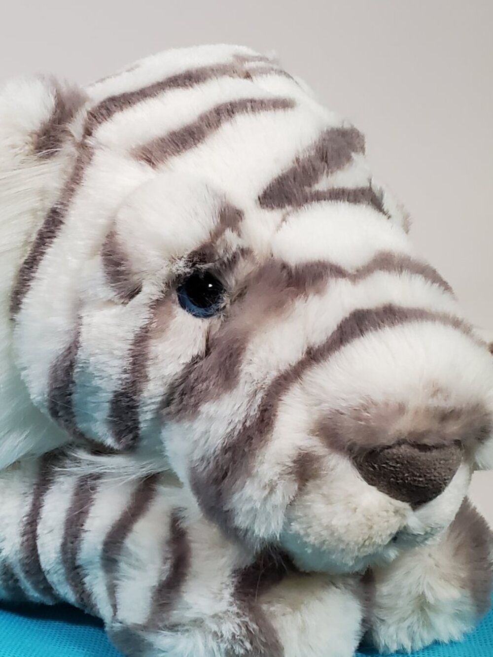 Jellycat London Authentic Sacha Snow Tiger Large w/Dust Bag BRAND NEW WITH TAGS